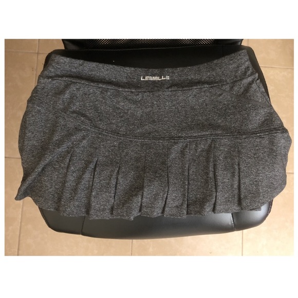 Grey LesMills skort - Picture 3 of 3